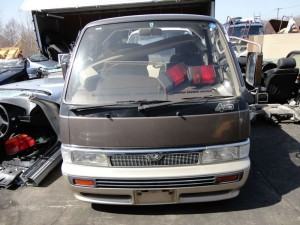 NISSAN_CARAVAN_VAN_HALF_CUT